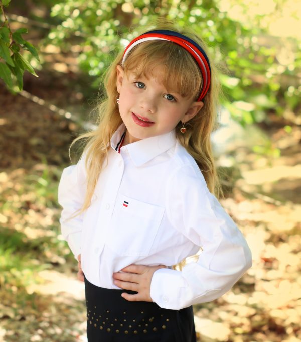 ⁦חולצת ראש חודש עם שילוב אדום כחול בכיס ובפנים הצוארון⁩ – תמונה ⁦4⁩