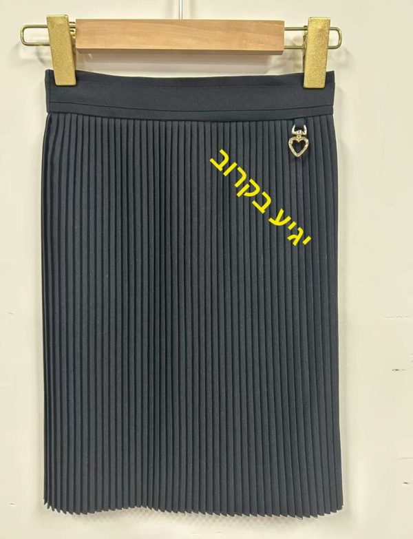 חצאית קפלים דקים - בתוספת אבזם תלוי- קפלים עמידים לאורך זמן ללא גיהוץ